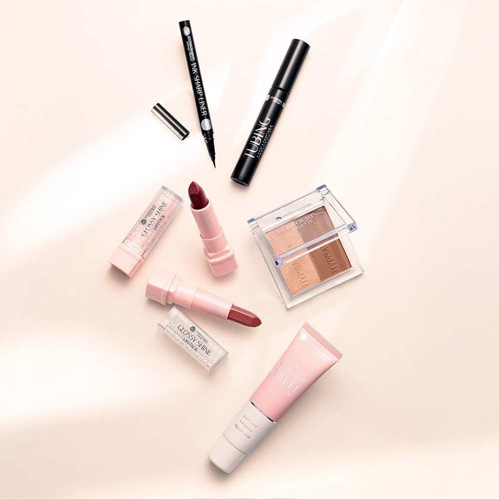 Make-up van Bell HYPOAllergenic: mascara, eyeliner, lippenstift en een contourpalet